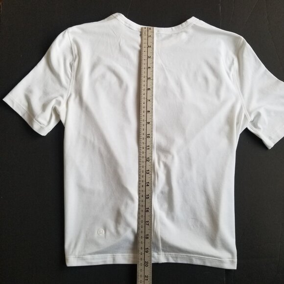 Lululemon Crescent T-Shirt - Picture 7 of 8